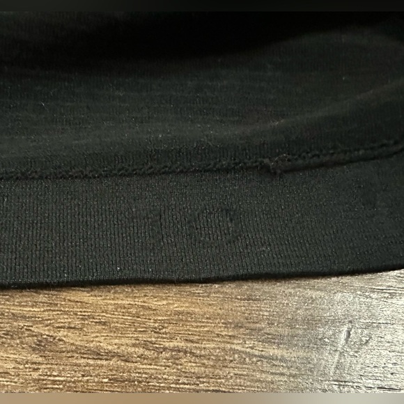 Lululemon Swiftly Tech Long-Sleeve Shirt in Black. Size 10 - Picture 9 of 13